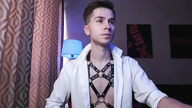 Snapshot of Joseph__Quinn chatting on 10/22/25, 04:01 Joseph Quinn online show from 10/22/25, 04:01