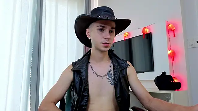 Joseph  Quinn online show from 04/12/26, 01:09