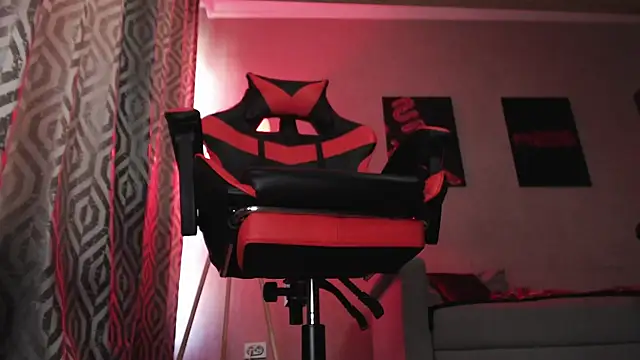 Snapshot of Joseph__Quinn chatting on 10/31/25, 05:04 Joseph Quinn online show from 10/31/25, 05:04