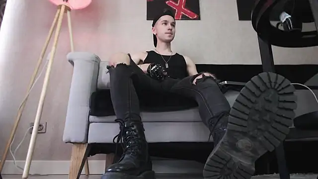 Snapshot of Joseph__Quinn chatting on 12/02/25, 07:32 Joseph Quinn online show from 12/02/25, 07:32