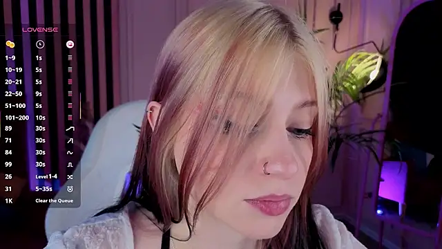 Snapshot of arielabradberry chatting on 09/12/25, 12:27 arielabradberry online show from 09/12/25, 12:27