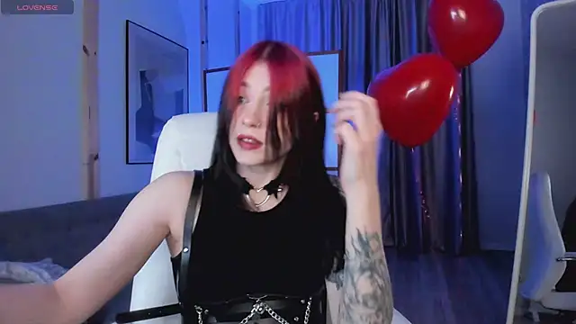 Snapshot of arielabradberry chatting on 02/15/25, 02:44 arielabradberry online show from 02/15/25, 02:44