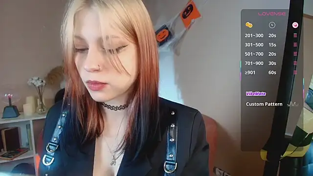 Snapshot of arielabradberry chatting on 10/22/25, 03:22 arielabradberry online show from 10/22/25, 03:22