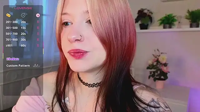 Snapshot of arielabradberry chatting on 10/14/25, 01:01 arielabradberry online show from 10/14/25, 01:01