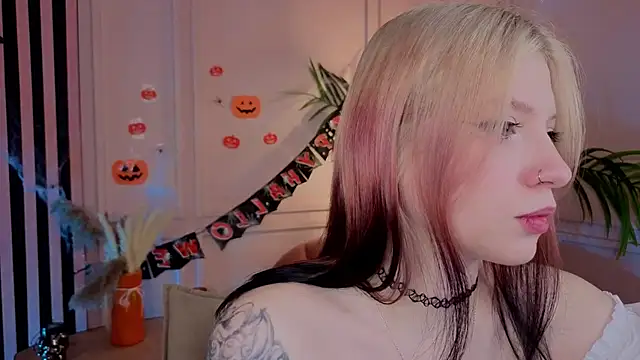 arielabradberry online show from 10/31/25, 10:34