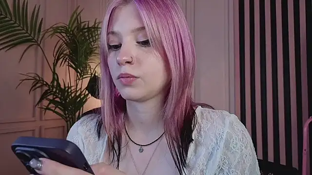 Snapshot of arielabradberry chatting on 07/01/26, 02:28 arielabradberry online show from 07/01/26, 02:28