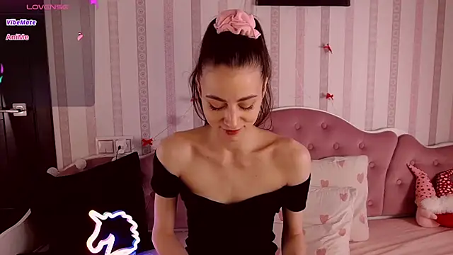 Snapshot of AliceNikke chatting on 03/01/25, 12:50 AliceNikke online show from 03/01/25, 12:50