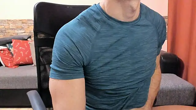 HotHunkTrainer online show from 03/06/26, 08:20