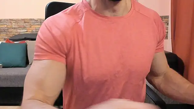 HotHunkTrainer online show from 04/18/26, 08:38