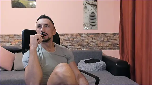 HotHunkTrainer online show from 09/21/25, 06:40