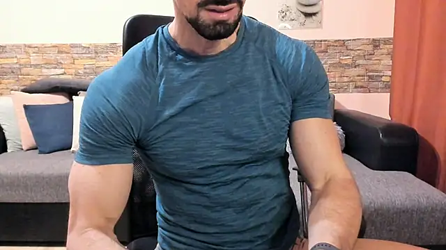 HotHunkTrainer online show from 12/18/25, 08:19