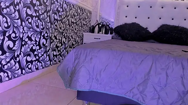 Snapshot of Foxy_Slave chatting on 02/15/25, 11:17 Foxy Slave online show from 02/15/25, 11:17