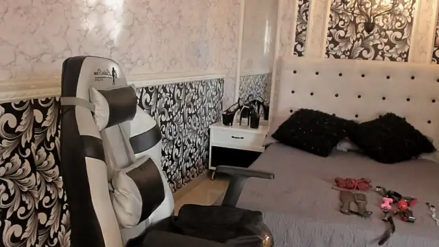 Snapshot of Foxy_Slave chatting on 01/20/25, 08:50 Foxy Slave online show from 01/20/25, 08:50