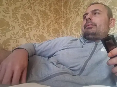 Snapshot of Basszos88i chatting on 10/18/25, 12:07 Basszos88i online show from 10/18/25, 12:07
