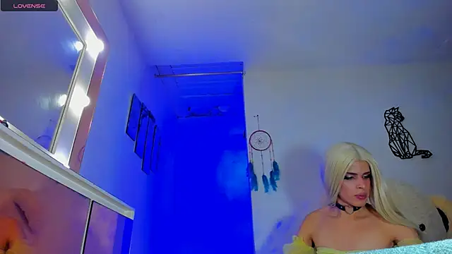 emperatrizhotwolf online show from 03/18/25, 07:44