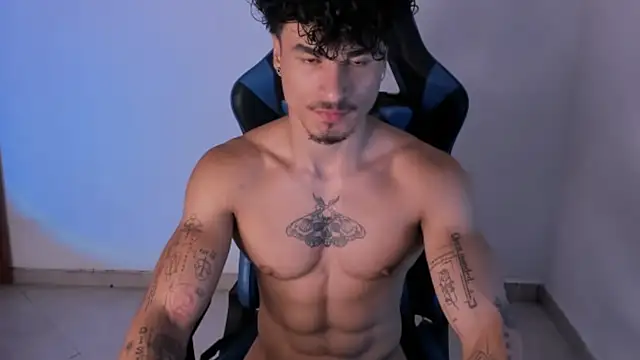 Snapshot of Thomas_Fit1 chatting on 06/24/26, 12:53 Thomas Fit1 online show from 06/24/26, 12:53