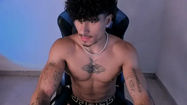 Snapshot of Thomas_Fit1 chatting on 06/26/26, 12:38 Thomas Fit1 online show from 06/26/26, 12:38