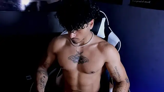 Snapshot of Thomas_Fit1 chatting on 06/08/26, 12:16 Thomas Fit1 online show from 06/08/26, 12:16
