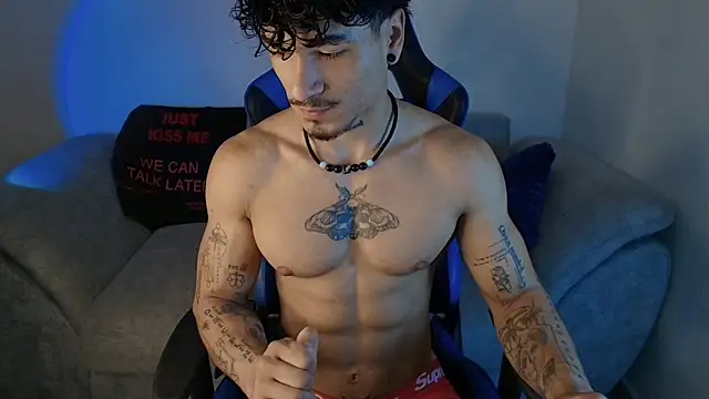 Snapshot of Thomas_Fit1 chatting on 07/17/26, 12:35 Thomas Fit1 online show from 07/17/26, 12:35