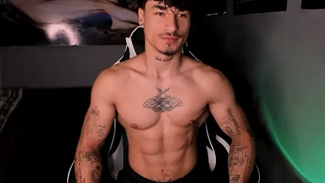 Snapshot of Thomas_Fit1 chatting on 06/12/26, 06:27 Thomas Fit1 online show from 06/12/26, 06:27