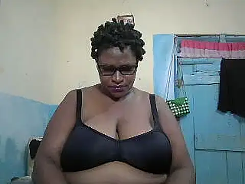 Snapshot of sexy_bigboobss chatting on 05/13/26, 07:04 sexy bigboobss online show from 05/13/26, 07:04