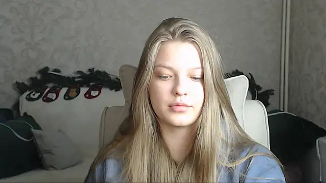 Snapshot of EmySway chatting on 01/24/25, 05:42 EmySway online show from 01/24/25, 05:42