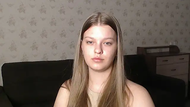 Snapshot of EmySway chatting on 03/13/25, 06:45 EmySway online show from 03/13/25, 06:45