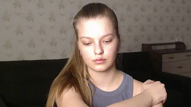 Snapshot of EmySway chatting on 03/15/25, 08:21 EmySway online show from 03/15/25, 08:21