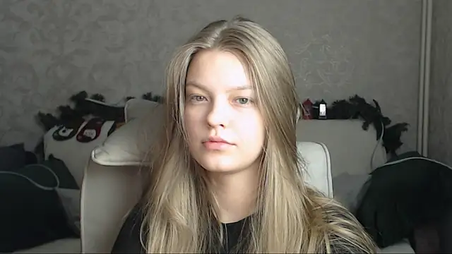 Snapshot of EmySway chatting on 01/28/25, 08:47 EmySway online show from 01/28/25, 08:47