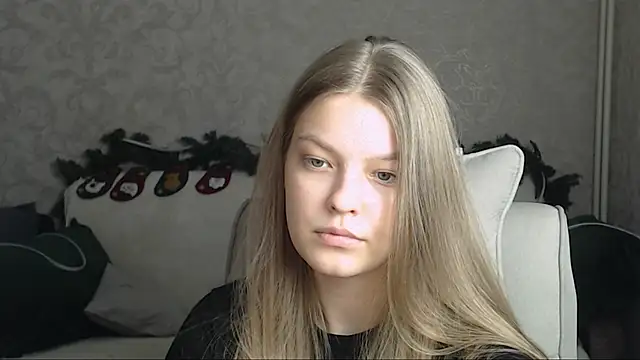 Snapshot of EmySway chatting on 01/28/25, 04:52 EmySway online show from 01/28/25, 04:52