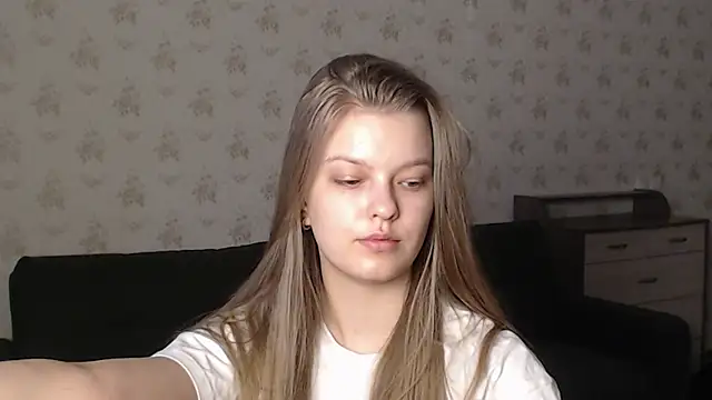 Snapshot of EmySway chatting on 03/17/25, 11:00 EmySway online show from 03/17/25, 11:00