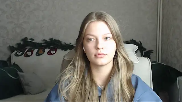 Snapshot of EmySway chatting on 01/24/25, 02:41 EmySway online show from 01/24/25, 02:41