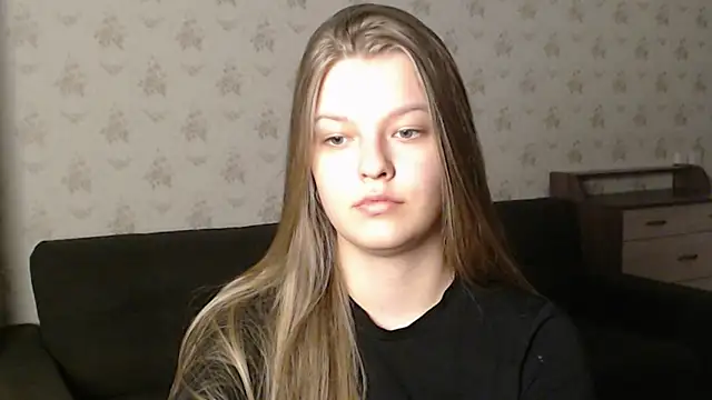 Snapshot of EmySway chatting on 03/12/25, 05:49 EmySway online show from 03/12/25, 05:49