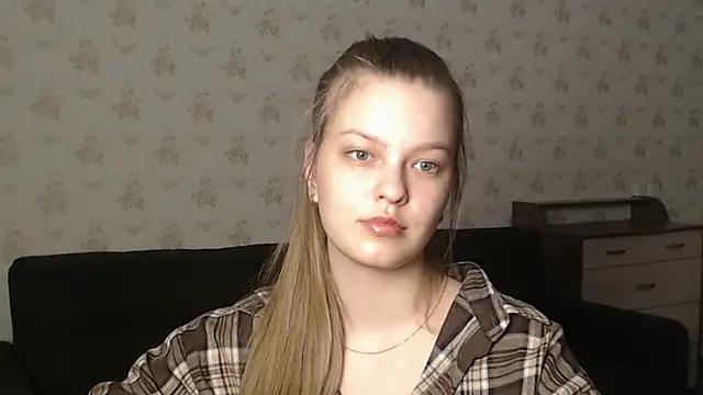 Snapshot of EmySway chatting on 03/20/25, 03:47 EmySway online show from 03/20/25, 03:47