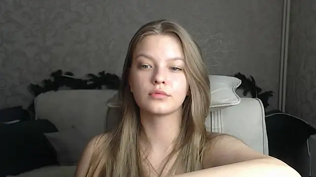 Snapshot of EmySway chatting on 01/31/25, 06:03 EmySway online show from 01/31/25, 06:03