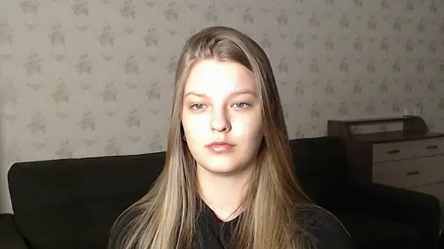 Snapshot of EmySway chatting on 03/12/25, 02:45 EmySway online show from 03/12/25, 02:45