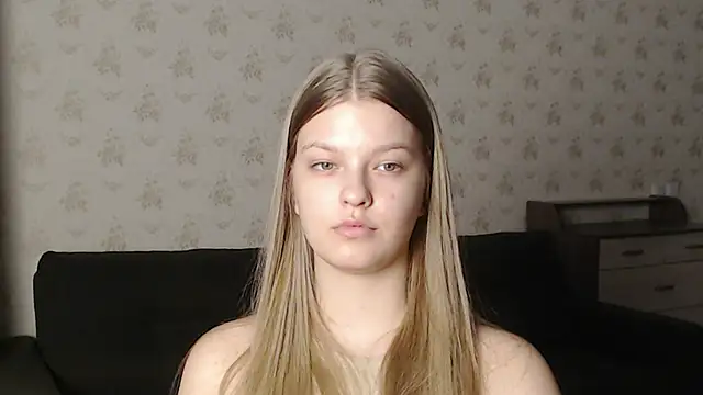 Snapshot of EmySway chatting on 02/11/25, 09:31 EmySway online show from 02/11/25, 09:31