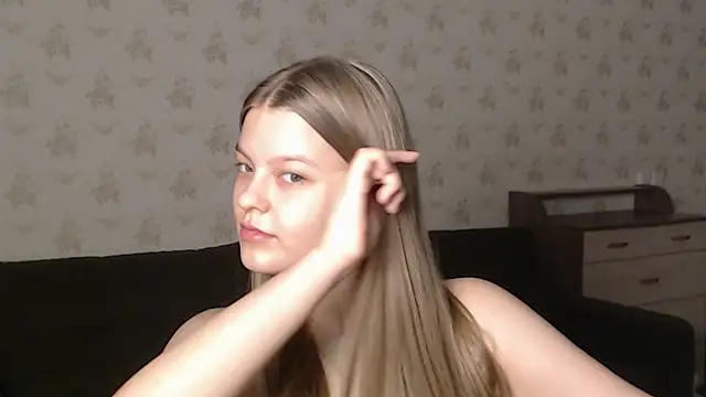 Snapshot of EmySway chatting on 03/19/25, 06:01 EmySway online show from 03/19/25, 06:01