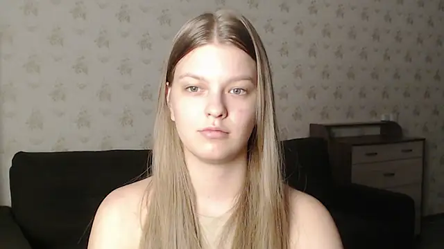 Snapshot of EmySway chatting on 02/10/25, 01:44 EmySway online show from 02/10/25, 01:44