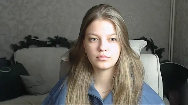 Snapshot of EmySway chatting on 01/30/25, 01:33 EmySway online show from 01/30/25, 01:33