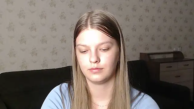 Snapshot of EmySway chatting on 03/11/25, 08:09 EmySway online show from 03/11/25, 08:09