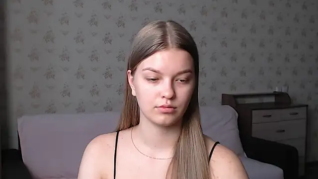 Snapshot of EmySway chatting on 10/26/25, 06:47 EmySway online show from 10/26/25, 06:47