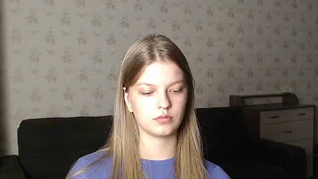 Snapshot of EmySway chatting on 12/29/24, 08:58 EmySway online show from 12/29/24, 08:58