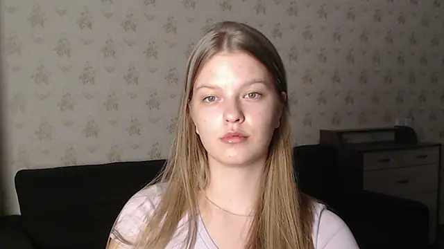 Snapshot of EmySway chatting on 01/20/25, 08:07 EmySway online show from 01/20/25, 08:07