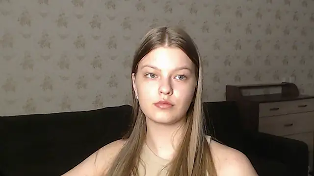 Snapshot of EmySway chatting on 03/19/25, 02:57 EmySway online show from 03/19/25, 02:57