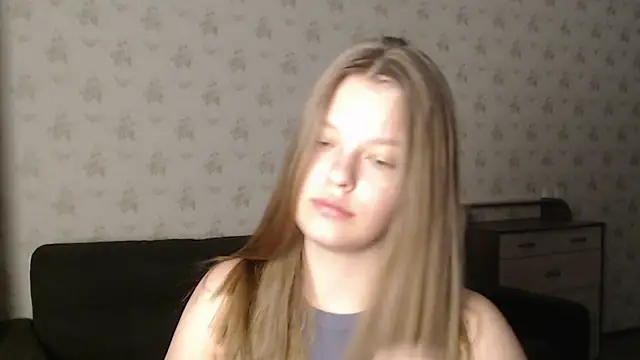 Snapshot of EmySway chatting on 01/21/25, 10:19 EmySway online show from 01/21/25, 10:19