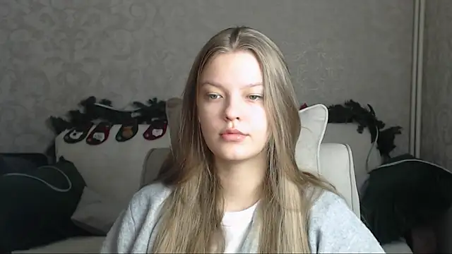 Snapshot of EmySway chatting on 01/26/25, 01:31 EmySway online show from 01/26/25, 01:31