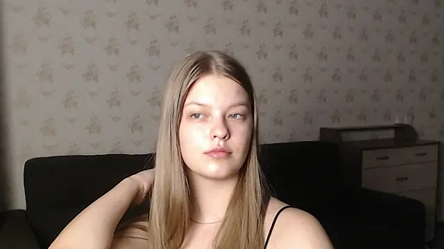 Snapshot of EmySway chatting on 12/29/24, 12:30 EmySway online show from 12/29/24, 12:30