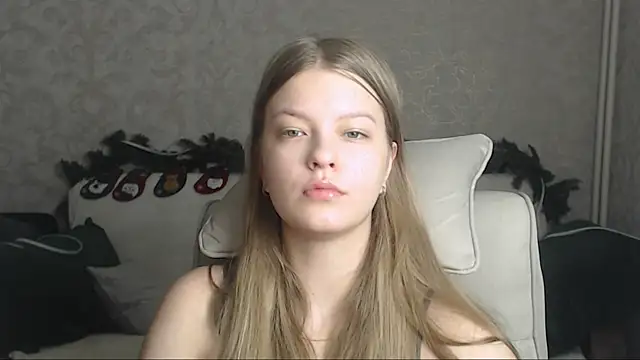 Snapshot of EmySway chatting on 01/05/25, 02:06 EmySway online show from 01/05/25, 02:06