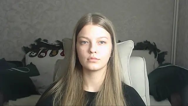 Snapshot of EmySway chatting on 01/07/25, 02:30 EmySway online show from 01/07/25, 02:30